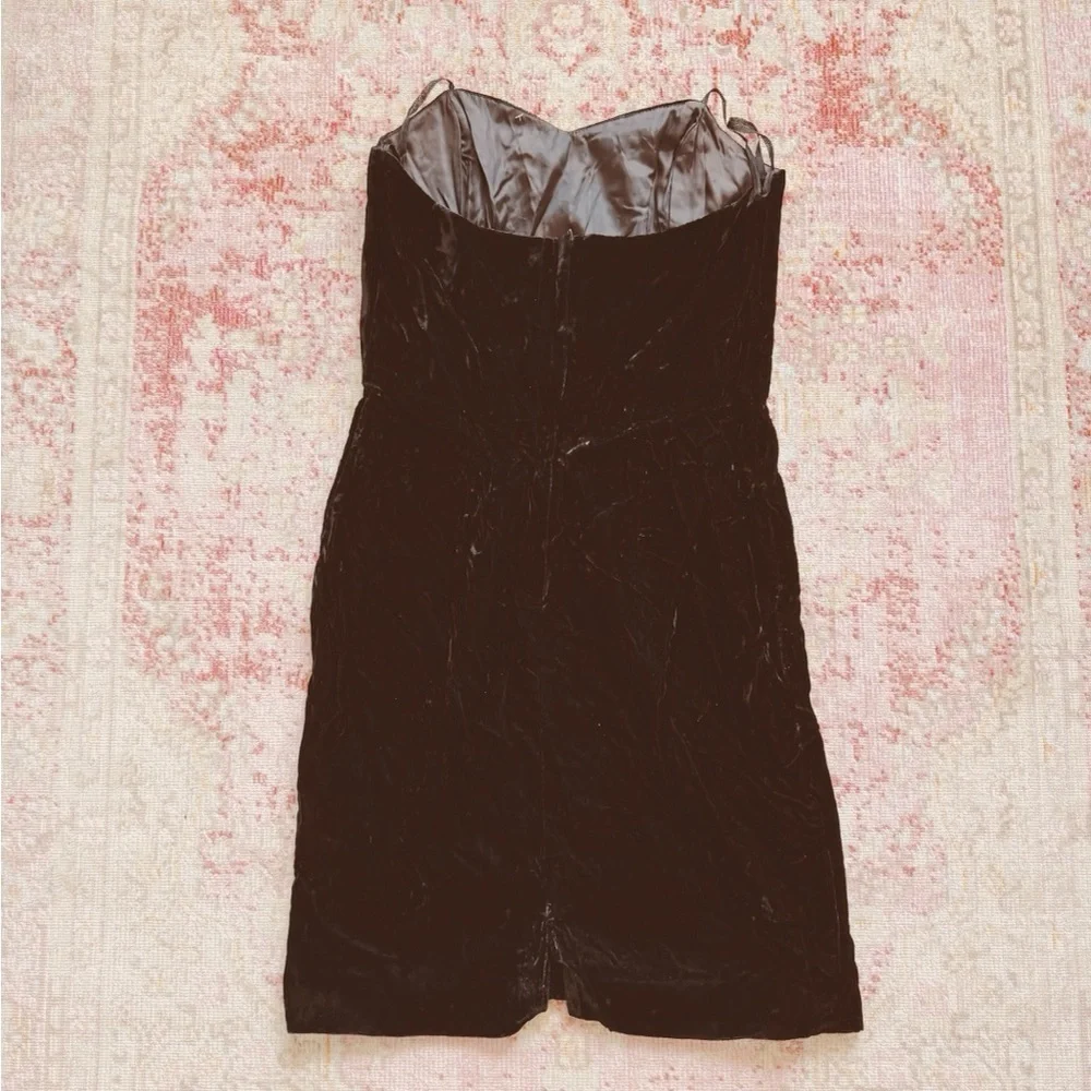 Roberta, Woman’s Elegant Black Velvet Dress - Picture 2 of 3